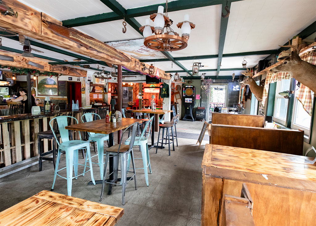 napanoch-running-deer-inn-wild-game-burgers-comfort-food-05